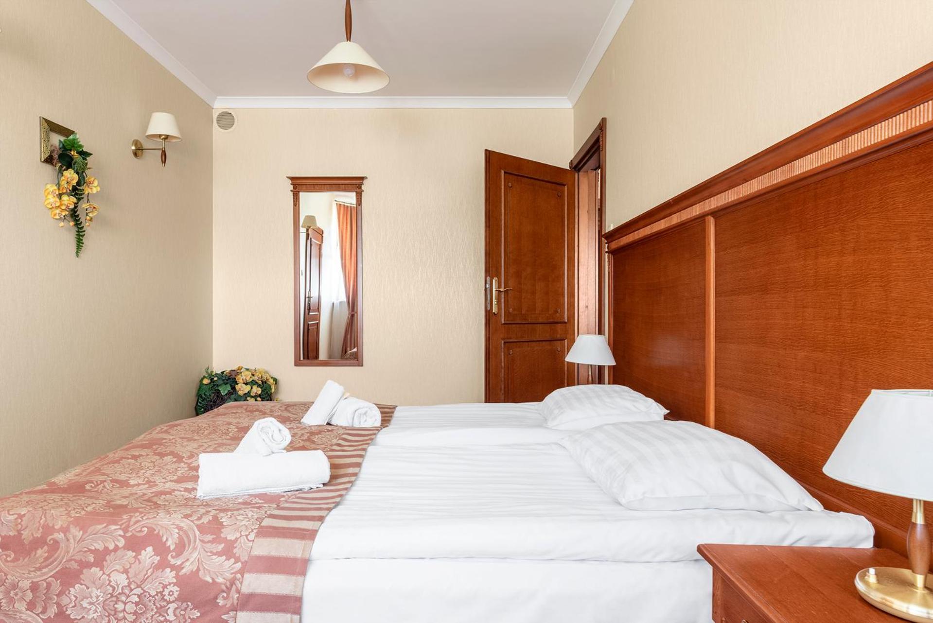 Hotel Stodolka Cminsk Exterior photo